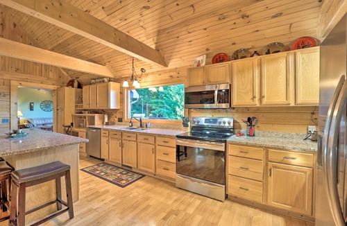 Hays Cabin | Game Room + Mtn Views! Family Blue Ridge Retreat