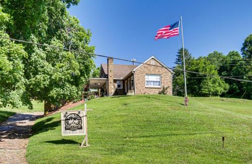 Carbon Hill House | Game Room + Patio: Hilltop Home in Hocking County