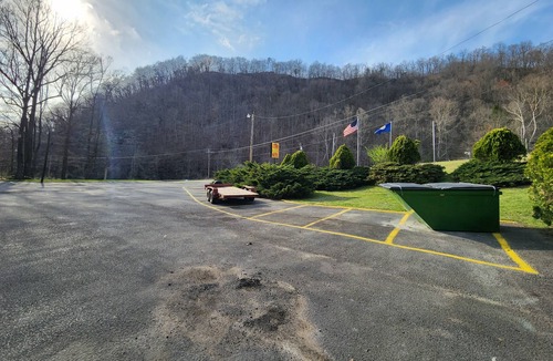 Haysi Hotel | Gateway to the Breaks Motel