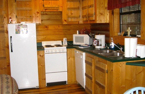 Slade Cabin | Getaway cabin close to Natural Bridge State Park with hot tub and internet