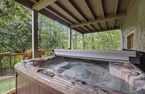 Lake Lure House | GiGi's moutain lake Cottage
