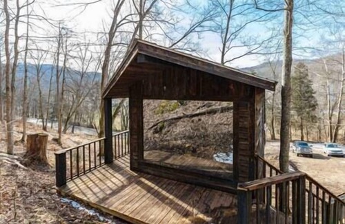 Lynx Cabin | Glamping Cabin | Huge Window | Tree House Feel