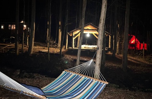 Brevard Cottage | Glamping in Brevard - Ridgeline Treehouse