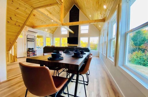 Rogers Cabin | Glencoe | Modern RRG Cabin | Hot Tub | 3 King Beds - Located Just 3 Minutes From the Gorge Underground!