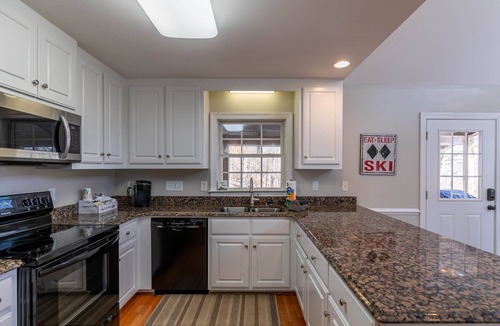 Sugar Mountain House | Gone Ski'Inn - Pet Friendly! Minutes to ski slopes, golf course, tennis, shopping, and more!