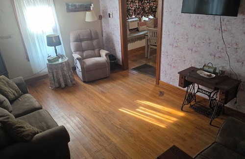 Leadsville House | Gorgeous 2-bedroom house in charming Elkins