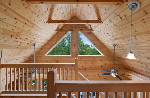 Swannanoa Cabin | Gorgeous CABIN! Huge Deck, Mountain Views,12 min to Dwtn AVL!