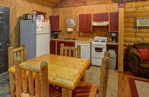 Bruceton Mills Cabin | Gorgeous Cabin with Fire Pit and Hot Tub in Bruceton Mills, West Virginia
