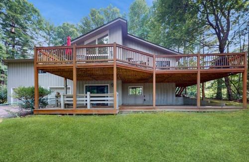 Hendersonville House | Gorgeous Little River Escape