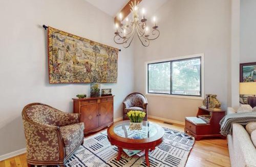 Hendersonville House | Gorgeous Little River Escape
