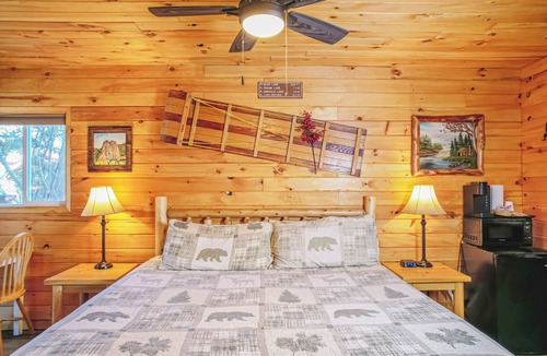 Estes Park Hotel | Gorgeous Riverfront Suite with Views R1