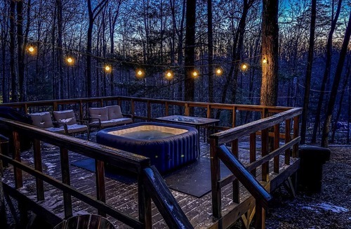 Wellington Cabin | Gorgeous Secluded Cabin with Hiking Trails Near in Frenchburg, Kentucky