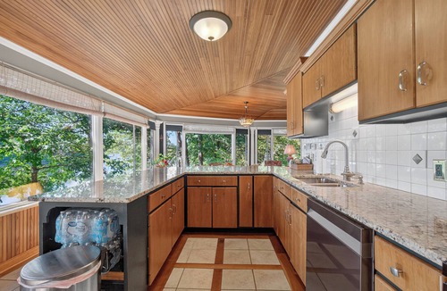 Greenwich House | Governor's Mansion on the Hudson: Saratoga-Adjacent 11-bedroom Riverfront Estate