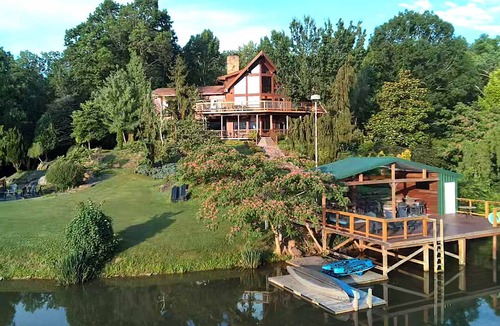 Rising Sun House | Grace Woods - Lakefront Retreat -2 Homes - Sauna - Private 40-Acre