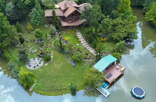 Rising Sun House | Grace Woods - Lakefront Retreat -2 Homes - Sauna - Private 40-Acre