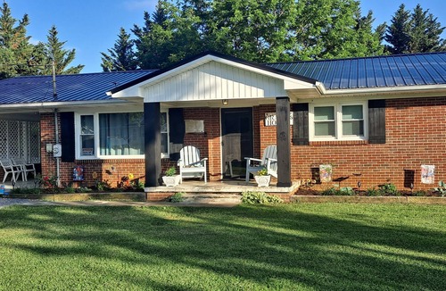 Jonesborough House | Granny's house is just 2 miles from downtown Jonesborough!!