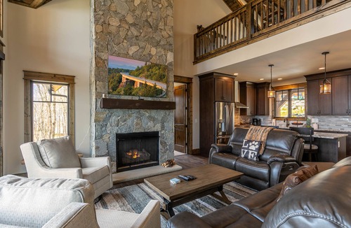 Banner Elk Cabin | Grayling Lodge - Eagles Nest, Pet Friendly, Outdoor Fireplace, Hot Tub