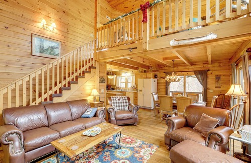 Hidden Lake Cabin | Great for Groups! Quiet Nebo Cabin w/Lake Access