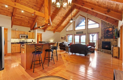 Fleetwood House | Great Location close to Boone, West Jefferson & the Parkway with Gorgeous Views