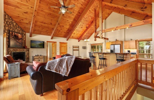 Fleetwood House | Great Location close to Boone, West Jefferson & the Parkway with Gorgeous Views