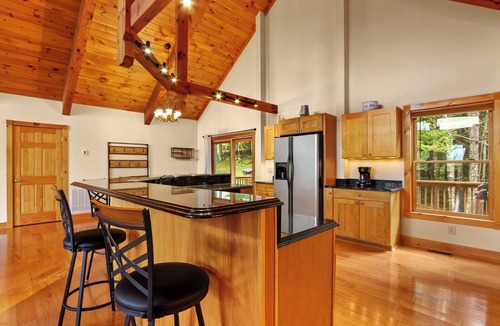Fleetwood House | Great Location close to Boone, West Jefferson & the Parkway with Gorgeous Views