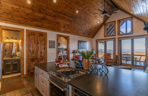 Banner Elk House | Green Valley I in Eagles Nest - Pet Friendly, Stunning long-range views, outdoor kitchen