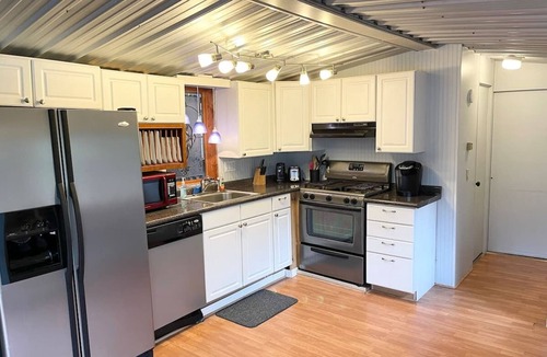 Newland Cabin | Grin and Bear It Linville, NC