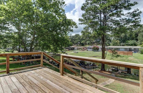Lakeland House | Groovy 70's Lake Front Reetreet in the heart of the City