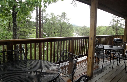Mount Ida Cottage | Group Cottage with Jacuzzi and Pool Incredible for Lake Water Sports in Mount Ida, Arkansas