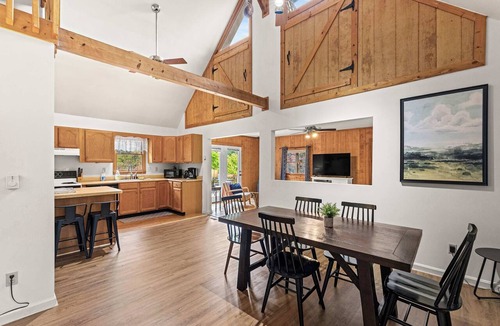 Great Cacapon Cabin | Group-friendly cabin w/hot tub & deck