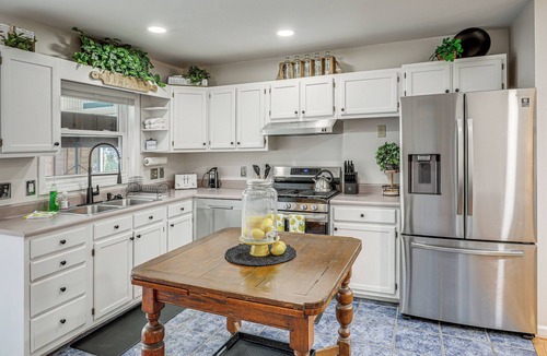 Pineola House | Group Getaway in Newland w/Lake & Pool Access