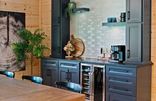Frenchburg Apartment | Guest fav! New 4 King, Hot Tub, Firepit, Cave View