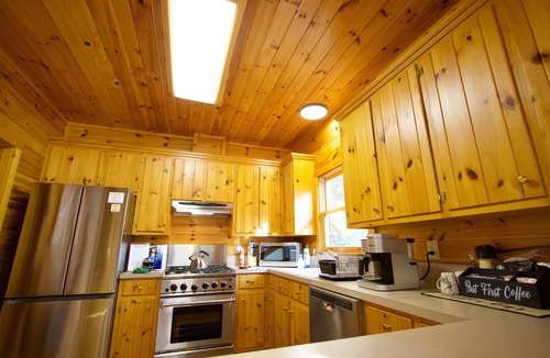 Ferguson Cabin | Guest Favorite! Luxury Cabin w Hot Tub, Fire Table & Resort Amenities