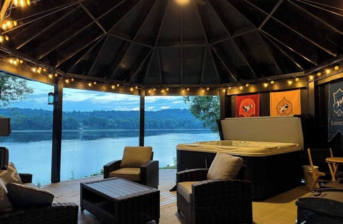 New Richmond Apartment | Hagrid's Hut + 1BR - Harry Potter Riverfront Experience