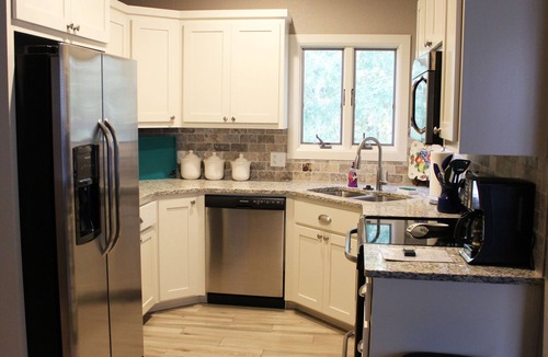 Bella Vista Apartment | Haley Retreat BELLA VISTA LOCATION/BENTONVILLE ADDRESS.ONE MILE TO OZ BIKE LIFT.
