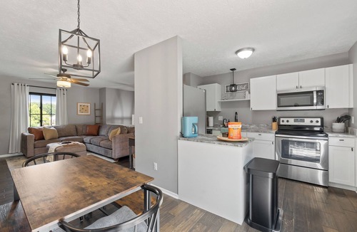 Kenton House | Happy Haven Near Cincinnati & the Ark Fenced Yard