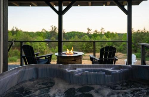Rogers House | Hazel Hollow Hot Tub W- TV Steam Shower