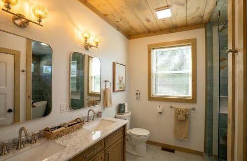 Rogers House | Hazel Hollow Hot Tub W- TV Steam Shower