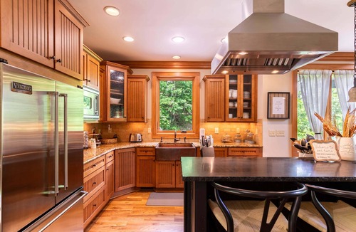 Elk Park House | Headwaters Hideaway 2 bed 2 and a half bath home in gated community near Banner Elk
