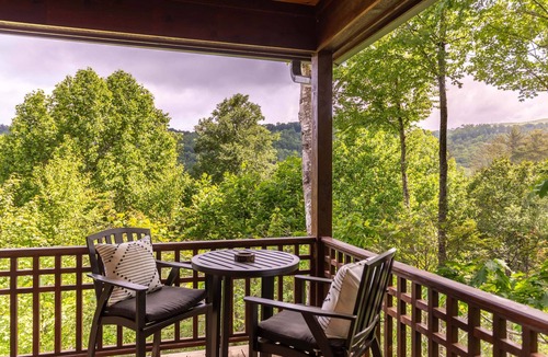 Elk Park House | Headwaters Hideaway 2 bed 2 and a half bath home in gated community near Banner Elk