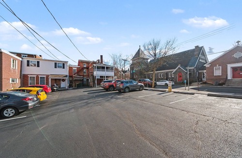 Gettysburg Apartment | Heart of Downtown Gettysburg - Walk to Shops, Dining & Historic Sites