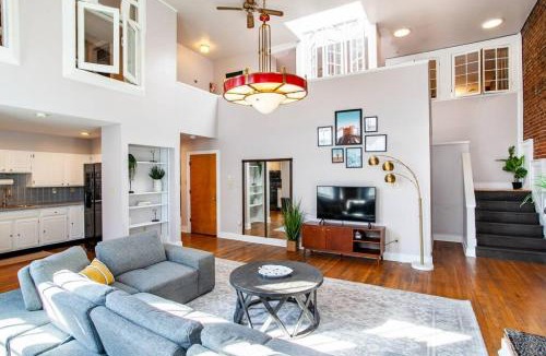 Old City Apartment | Heart of the Old City- Minutes from Market Square