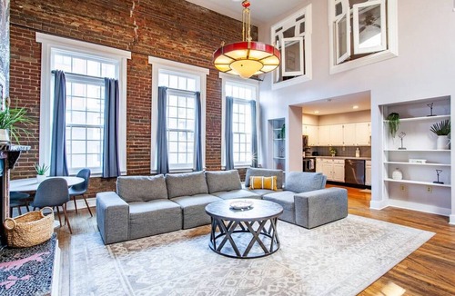 Old City Apartment | Heart of the Old City- Minutes from Market Square