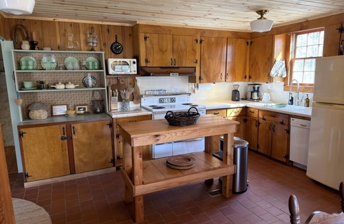 Clayton House | Heart Pine Lodge | 1908 Cabin, Firepit, Pets