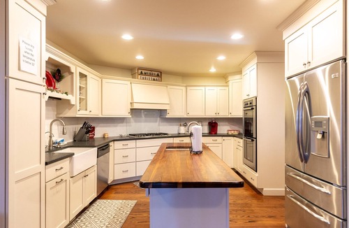 Blowing Rock House | Hearthstone- AppSki Mtn home with it all: hot tub, game room, fire pit, pets!