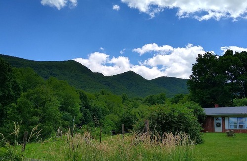 Warrensville House | Heavenly Haven, a 2/2 home in the lovely Blue Ridge Mountains with scenic views.
