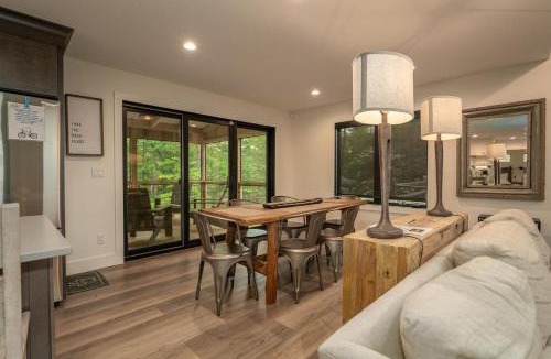 Brevard House | Hemlock Cottage · Hemlock Cottage in Pisgah Forest - Pet Friendl