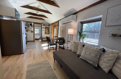 Swannanoa House | Hemlock Cottage Mountain Retreat & Sanctuary 15 minutes from Asheville, NC