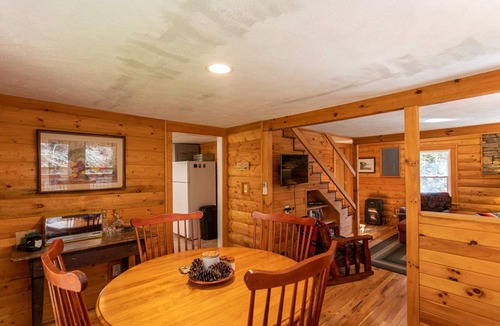 Fleetwood House | Hidden Cabin on Old Field Creek Quaint cottage near Boone with creek frontage