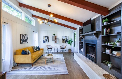 Baneberry House | Hidden Lake Retreat - Lake View/Access & Fire Pit!